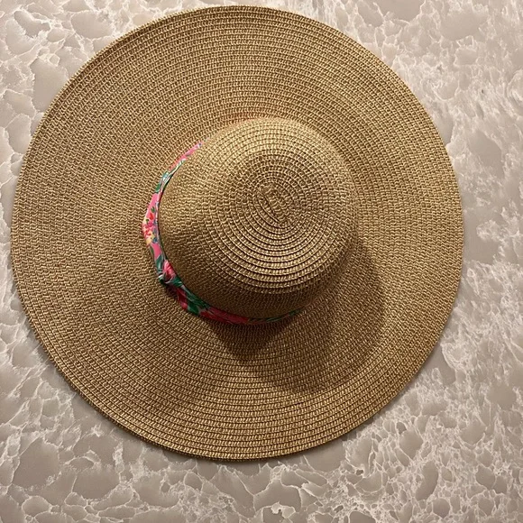 NWT Lilly Pulitzer Floppy Beach Hat Pink Floral Journey To The Jungly - Picture 1 of 5